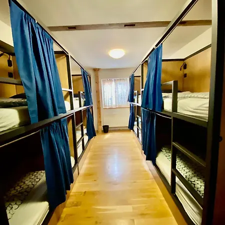 One Míru Hostel *